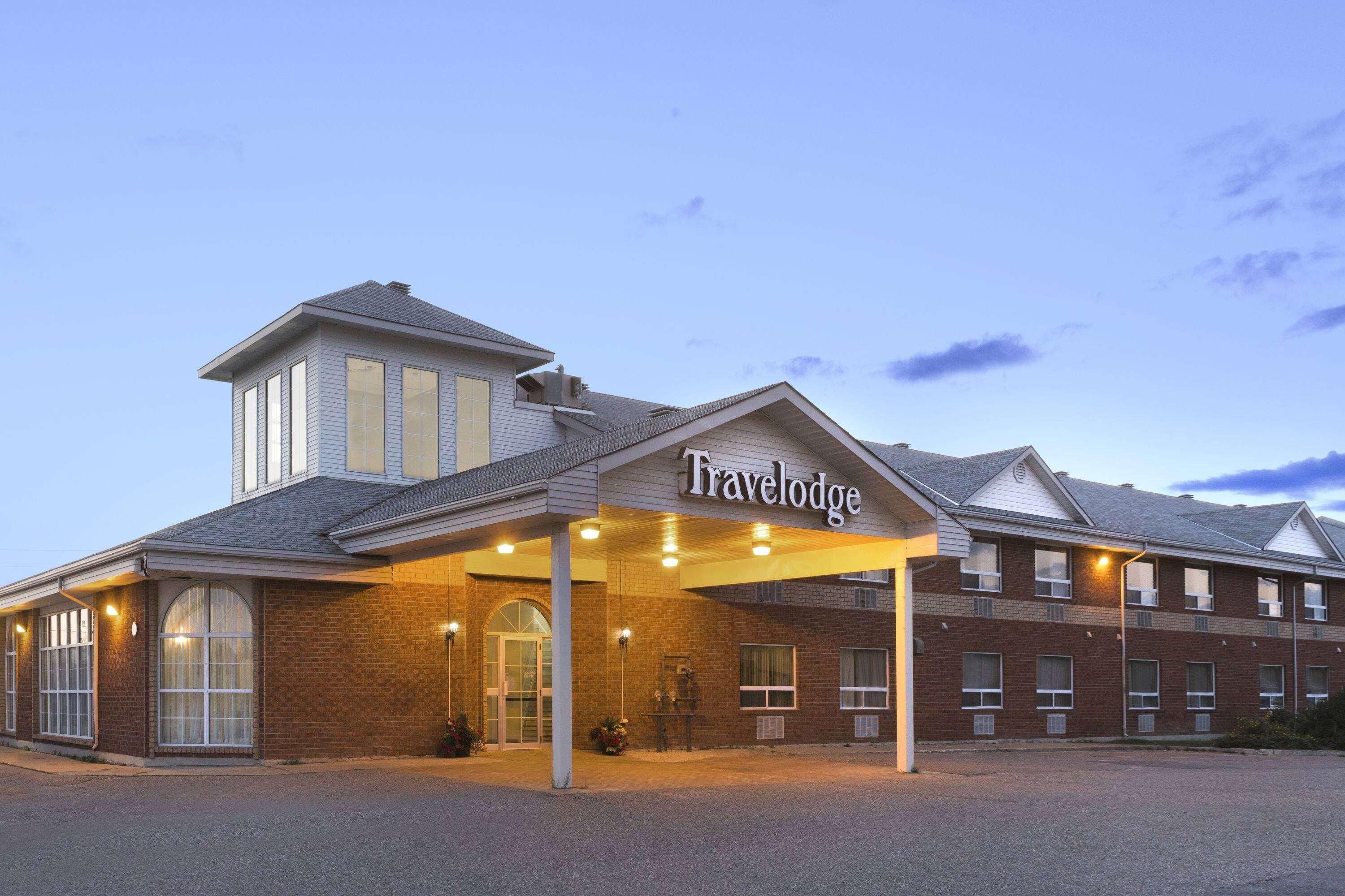 Travelodge By Wyndham Тимминс Экстерьер фото